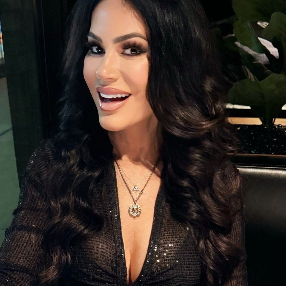 Meet your Posher, Leslie